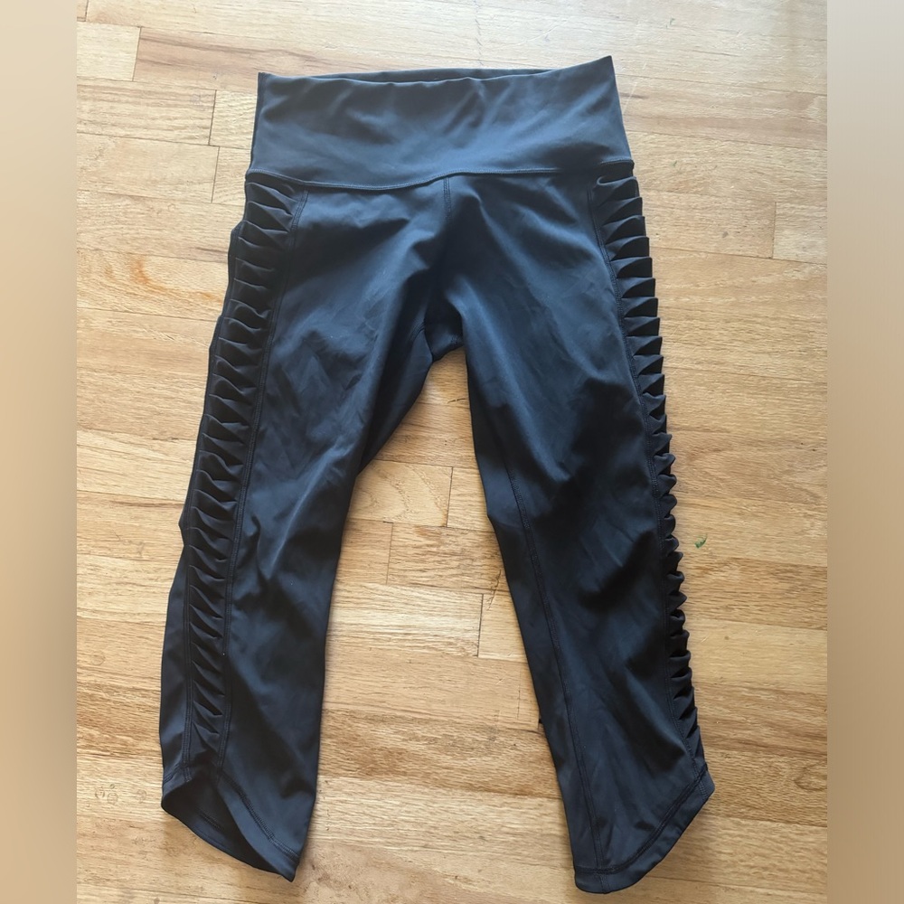 lululemon size 8 EUC crops